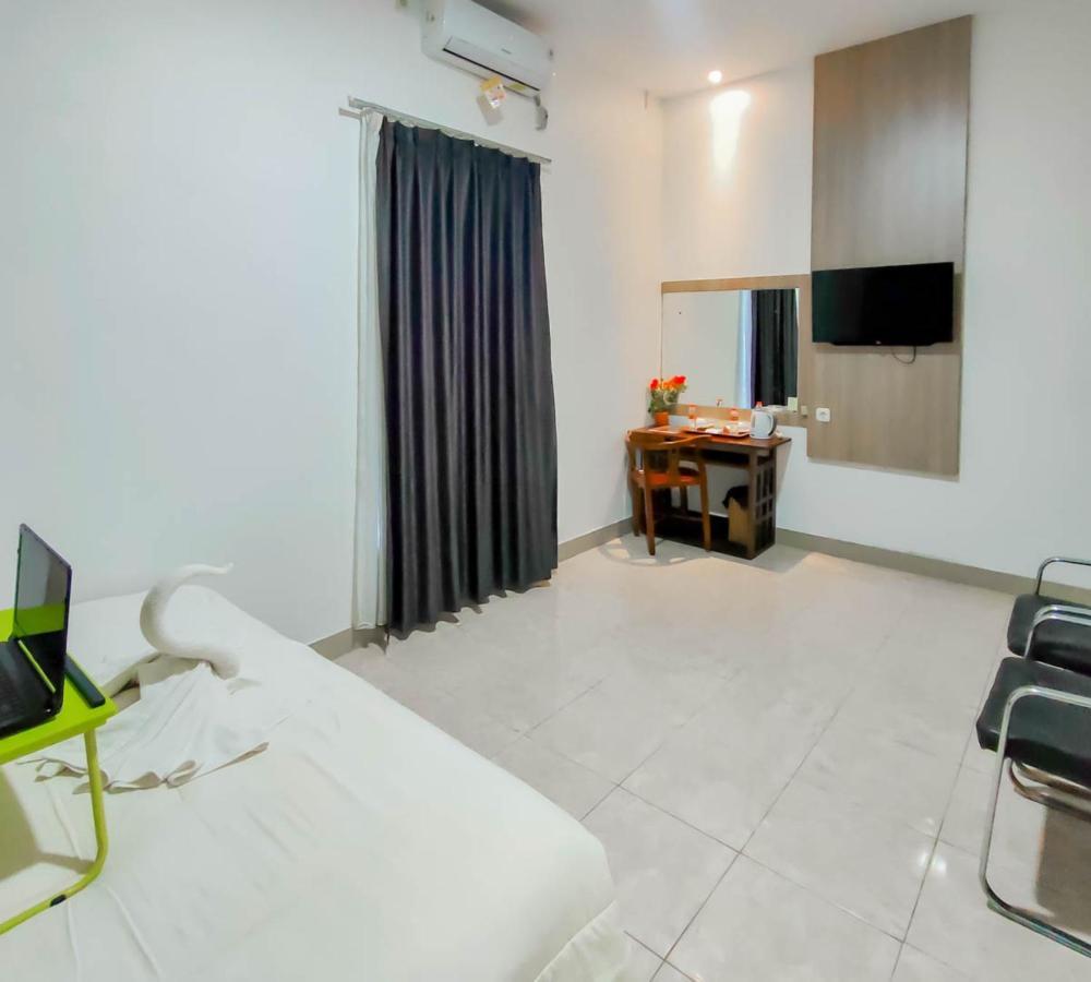Urbanview Hotel Bagoes Sintang By Reddoorz المظهر الخارجي الصورة
